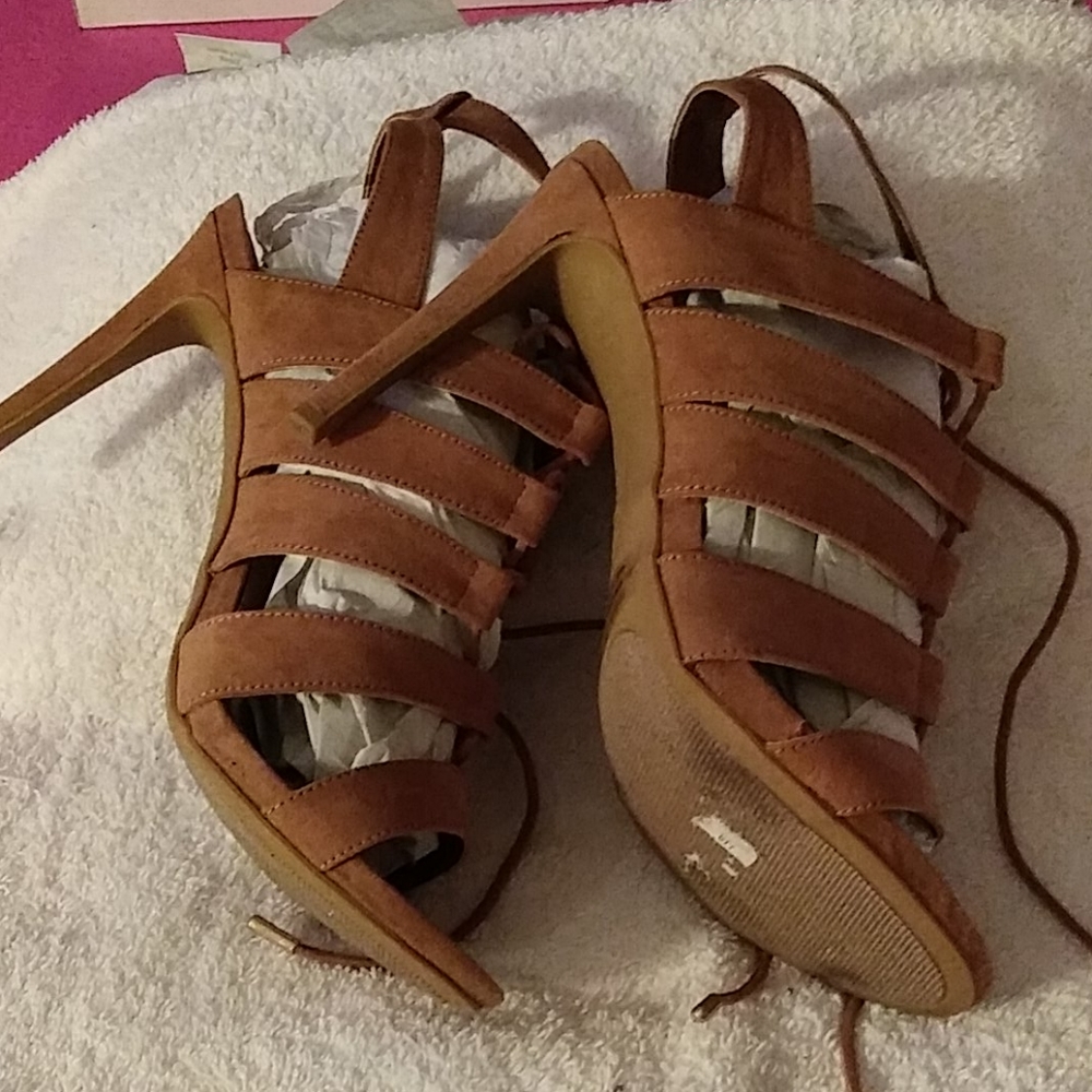 Shoes - Picture 4 of 4